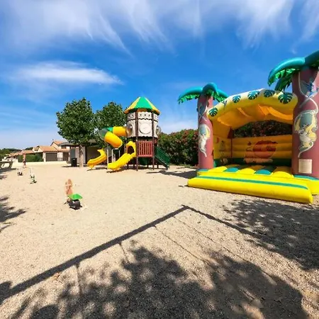 Domaine De A 600m De La D'angle, Climatisee, Grande Terrasse 3 7 Couchages Wifi Animations Et Piscines En Supplement Lrpdso7