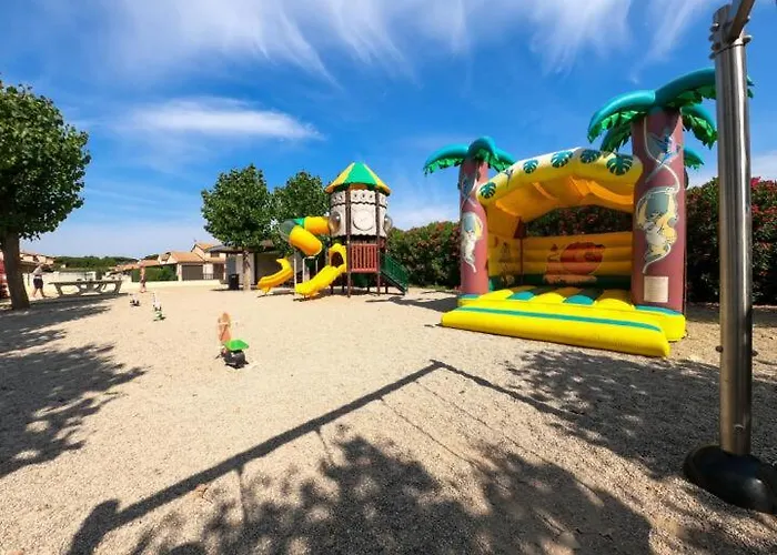 Domaine De A 600m De La D'angle, Climatisee, Grande Terrasse 3 7 Couchages Wifi Animations Et Piscines En Supplement Lrpdso7